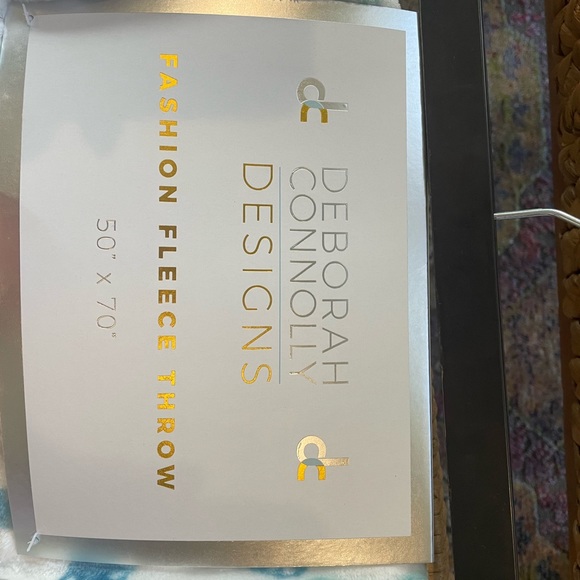 Beautiful cozy throw - Picture 3 of 4